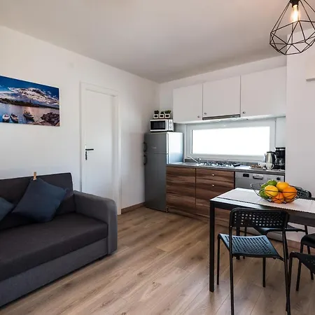 Apartment With Wifi Pirovac, Sibenik - 16443