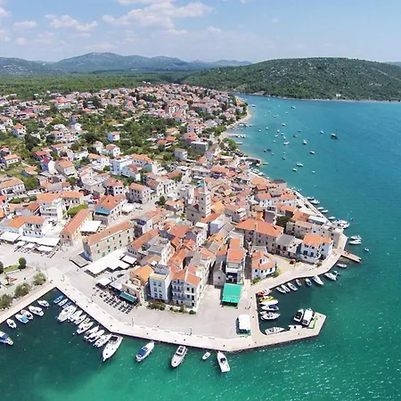 Apartment With Wifi Pirovac, Sibenik - 16443 Pirovac